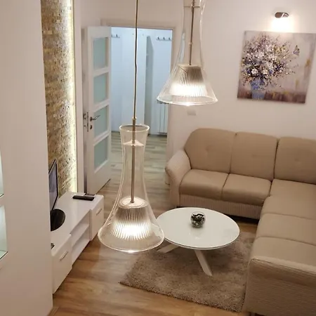 Div 1 Apartment *